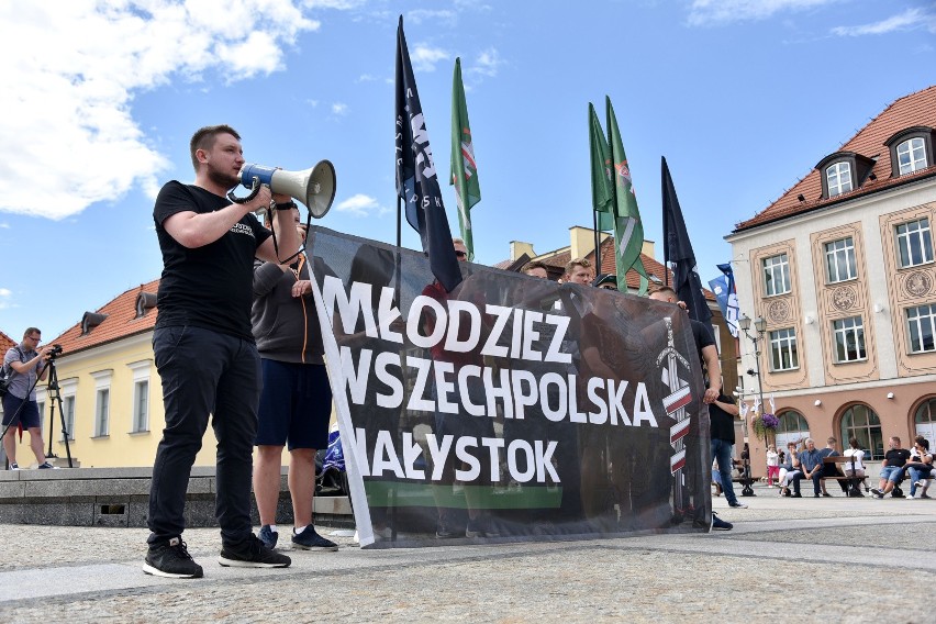 Protest Młodzieży Wszechpolskiej wobec przyjmowania...