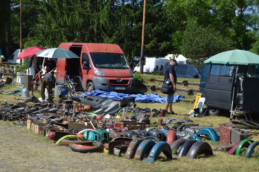 Moto Weteran Bazar w czerwcu 2021. Wakacyjny Moto Weteran Bazar bez tłumu klientów