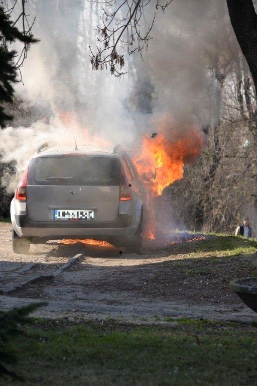 Renault megane płonęło na pl. Kazimierza.