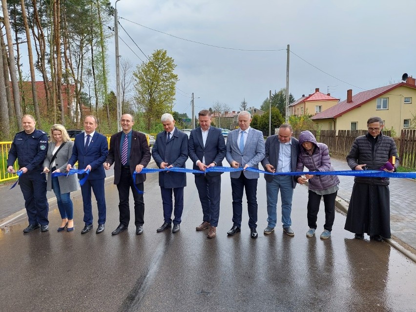 Oficjalnie otwarto drogę powiatową łączącą Łapy Osse z Gąsówką Osse (zdjęcia)