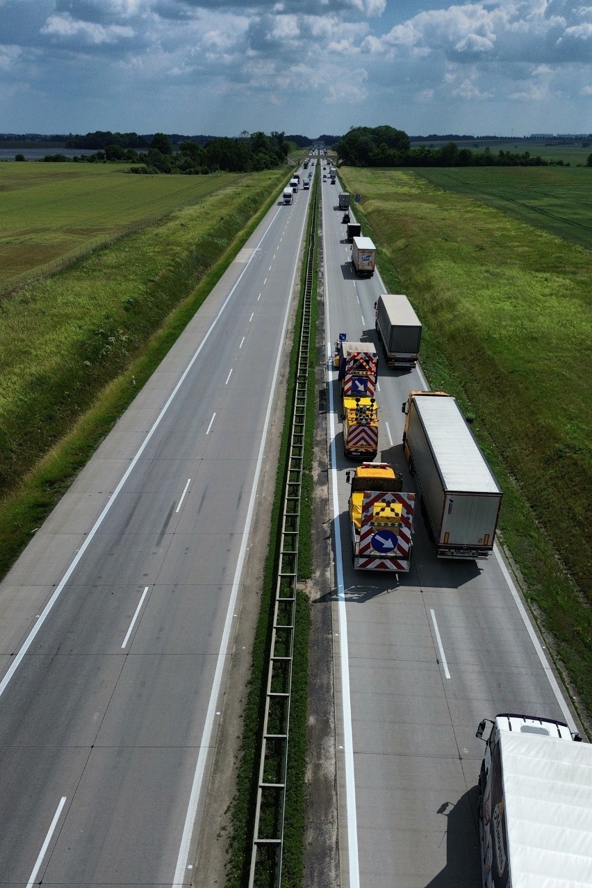 Duże korki na autostradzie A4 pod Wrocławiem. Drogowcy pracują na 50 kilometrach jezdni, są ograniczenia