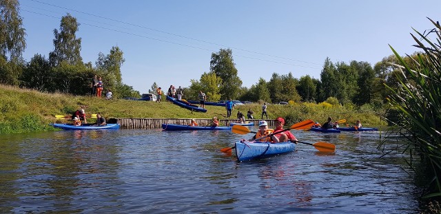 Dzięki kilku sponsorom i małej grupce wolontariuszy udało się zorganizować spływ kajakowy rzeką Parsętą dla dzieci z Domu Pod Świerkiem w Białogardzie.  Piraci Parsęty  zadbali o dobrą zabawę oraz idealną pogodę.