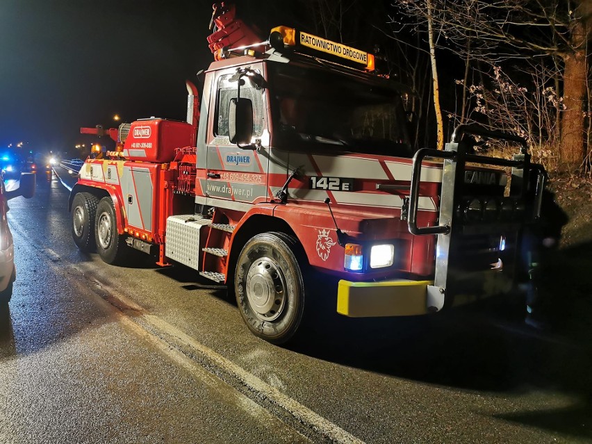 Groźny wypadek trzech pojazdów w Leźnie 13.03.2023