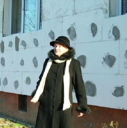 &#8211; Nasz blok był w strasznym stanie, musieliśmy coś zrobić &#8211; mówi Genowefa Szydłowska z Moniek, jedna z lokatorek bloku