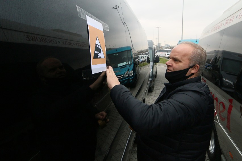 Przewoźnicy autokarowi protestowali na ulicach Lublina. „Bez pomocy państwa wiele firm upadnie”