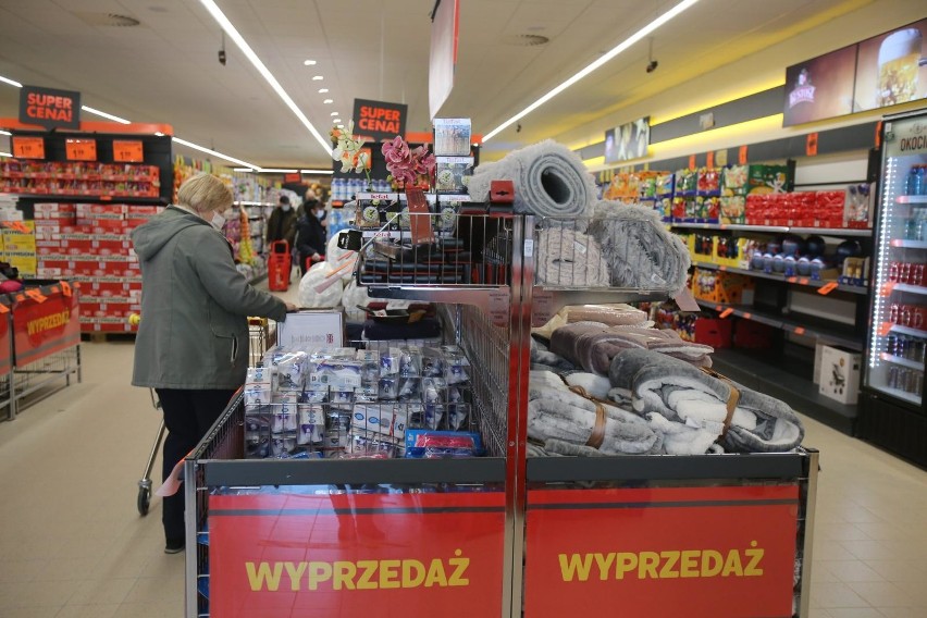 Biedronka przygotowała promocję na Dzień Mamy. Perfumy i...