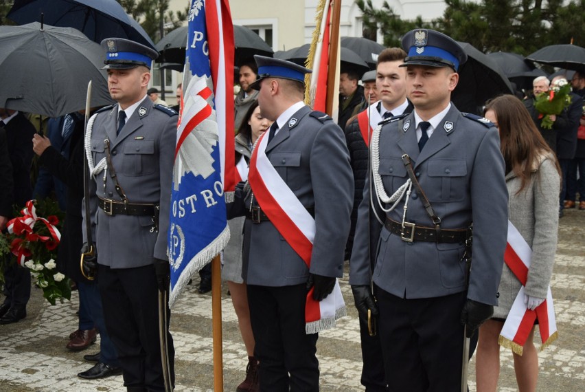 Ostrołęka. Narodowe Święto Węgier. Delegacja z ambasady złożyła kwiaty pod pomnikiem generała Bema