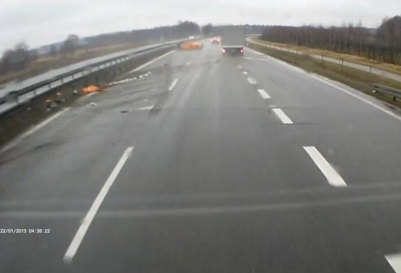 13 w piątek rozbił auto za blisko 1,5 mln zł [FILM, zdjęcia]