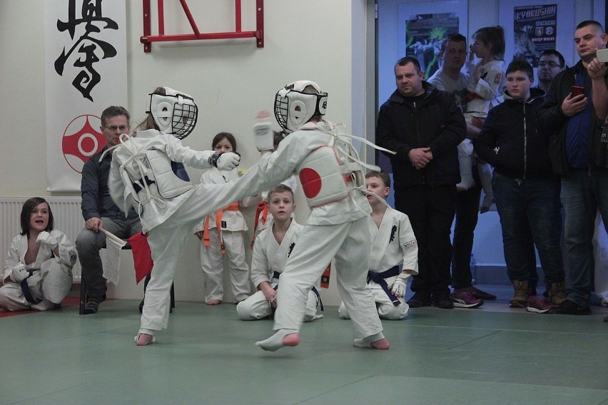 Ostrów Mazowiecka. Ostrowski Klub Karate Kyokushinkai zalicza kolejne sukcesy.  W ostatnich tygodniach zawodnicy zdobywali kolejne medale