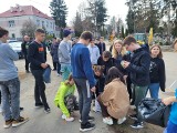 Wspólna akcja sprzątania sołectwa Chobrzany, w gminie Samborzec przed świętami. Zebrano sporo śmieci. Zobacz zdjęcia