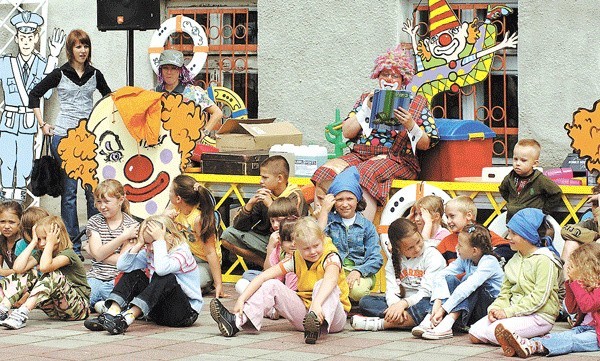 Akcja Bezpieczne Wakacje to atrakcje dla dzieci, które spędzają lato w mieście. 