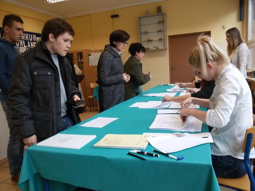 Wybory 2015 Jastrzębie. Spory ruch od rana w komisjach