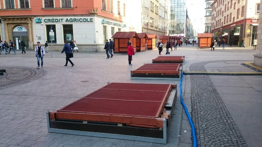 Jarmark Bożonarodzeniowy powstaje w Rynku