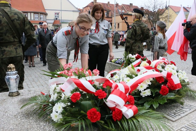W środę, 3 maja,  z okazji 226 rocznicy uchwalenia Konstytucji 3 Maja przed pomnikiem Tysiąclecia Państwa Polskiego w Międzyrzeczu odbył się uroczysty apel z udziałem wojska, pocztów sztandarowych, mieszkańców i orkiestry strażackiej z Grochowa.
