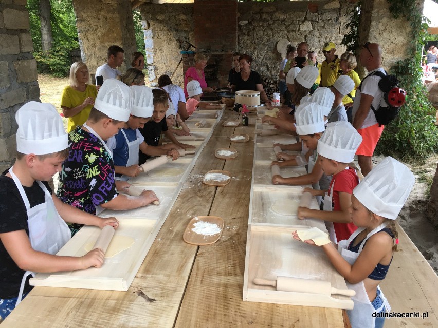 Interesująca akcja Doliny Kacanki z Wiązownicy-Kolonii. Najmłodsi uczyli się wypiekać chleb - zobacz zdjęcia