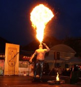 Inspire Happening Weekend: Fire show Łukasza Bacha. Ten człowiek zionie ogniem. (zdjęcia)