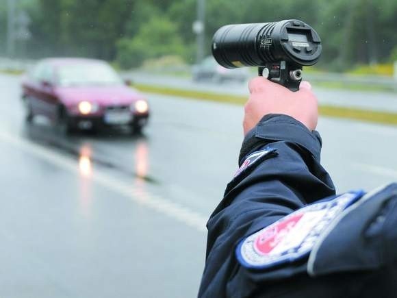 Policyjne kontrole prędkości poprawiają bezpieczeństwo na drogach