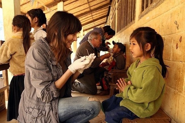 Laos: pomoc medyczna dla mniejszości etnicznych (fot....