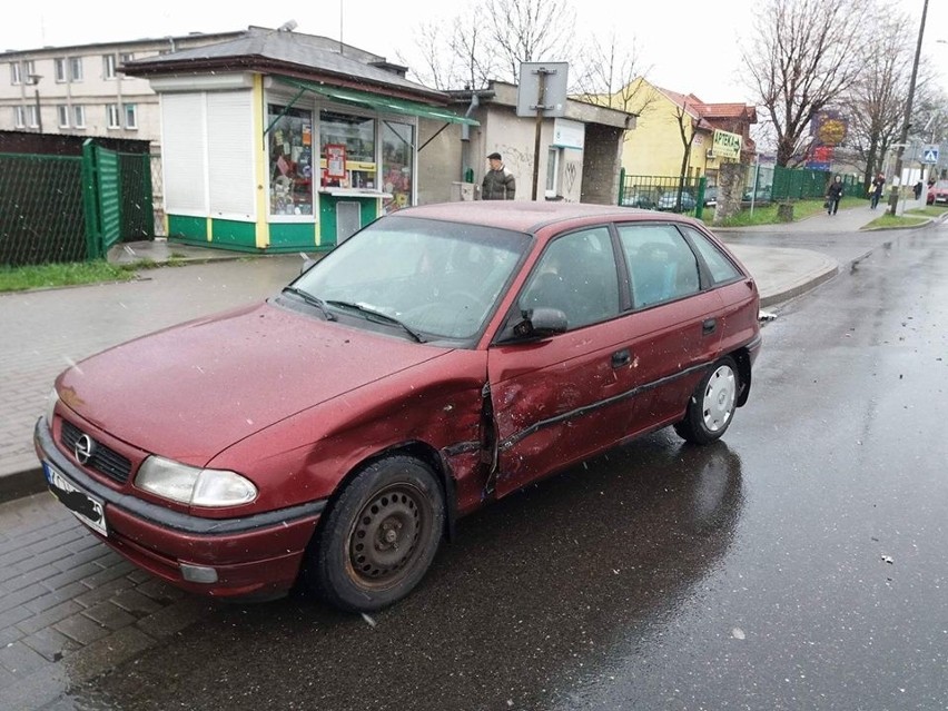 Olkusz. Miejski autobus zderzył się z autem