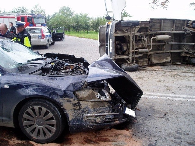 W wypadku w Zborowie ranna została pasażerka mercedesa.