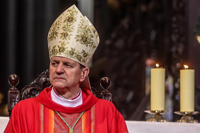 - Odmówmy dzisiaj wszyscy Akt Poświęcenia Niepokalanemu Sercu Najświętszej Maryi Panny Rosji i Ukrainy, prosząc o ustanie wojny i powrót pokoju na Ukrainie - mówi arcybiskup Tadeusz Wojda, metropolita gdański.