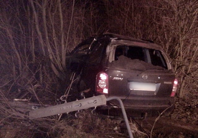 30-letnia pijana kobieta kierowca ścięła betonowy słup w miejscowości Wykowo