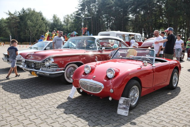 Na Torze Poznań kibice podziwiali piękne automobile.Zobacz zdjęcia -->