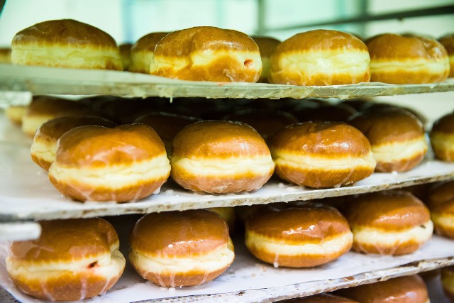 Tłusty czwartek 2018. Kiedy wypada i jak przyrządzić pączki (przepis)