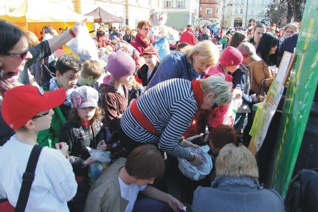 Tłumy przedszkolaków i uczniów pojawiły się na ekologicznej akcji &#8211; happeningu w Przemyślu.