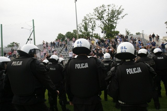 Awantura w sektorze gości na meczu Miedzi z Cracovią