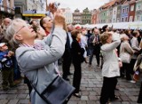 Poznań okiem zagranicznych turystów - pijemy Lecha... Wałęsę, a w ratuszu odbywają się msze