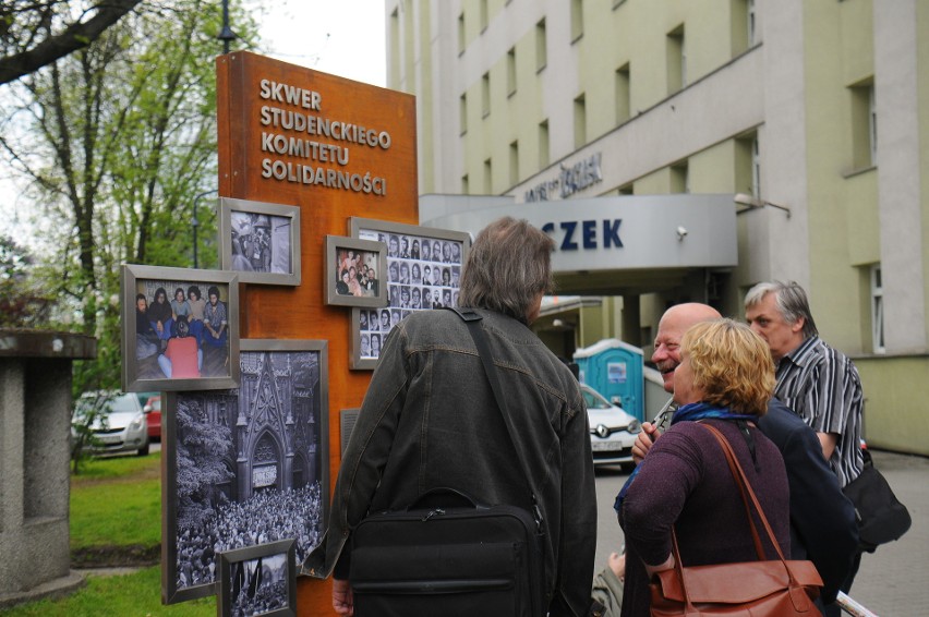 Byli opozycjoniści mają w Krakowie swój skwer. Będzie przypominał o ich działalności [ZDJĘCIA]