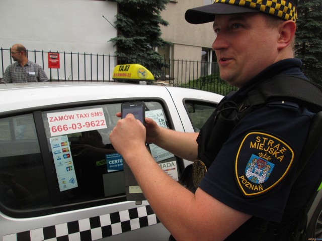Poznańscy strażnicy w 2016 r. zostali wyposażeni w smartfony
