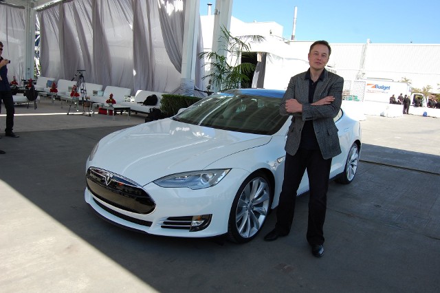 Elon Musk coraz mniej optymistycznie patrzy na możliwości produkcyjne Tesli