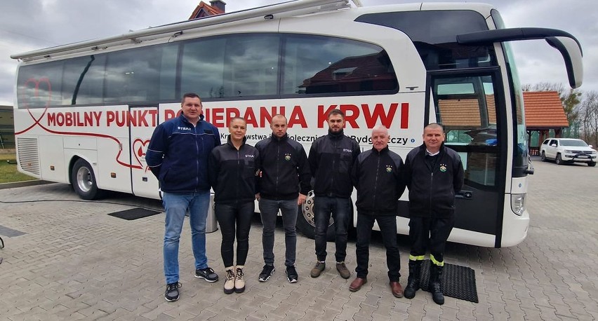 W akcji uczestniczyło 45 osób, łącznie oddały ponad 20...