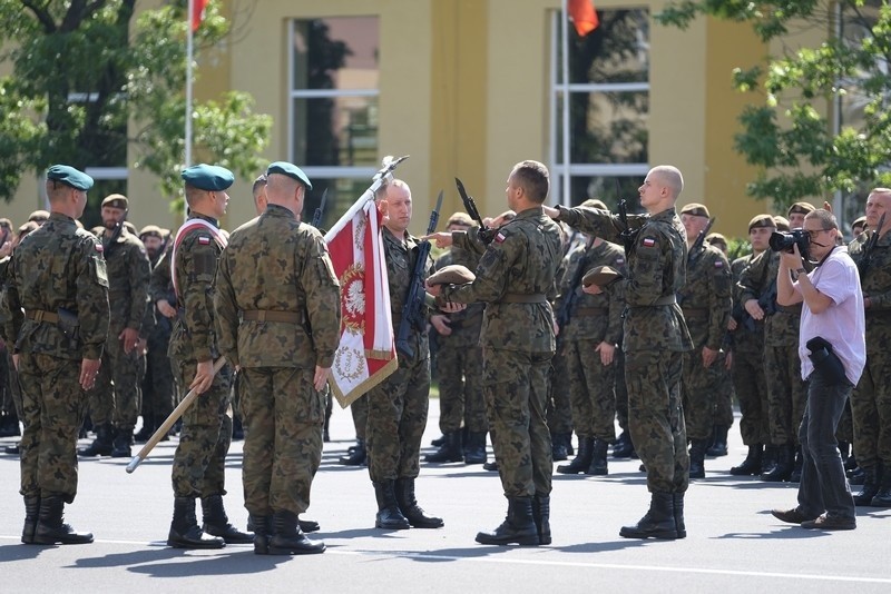 Przysięga Wojsk Obrony Terytorialnej w CSAiU w Toruniu