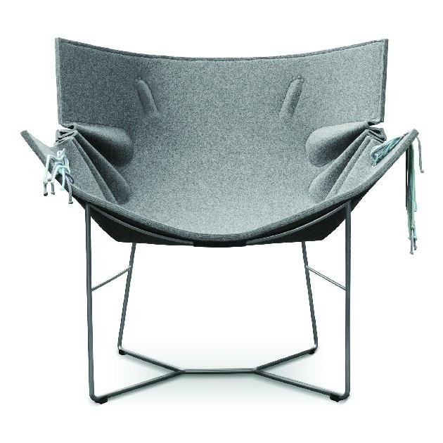 Top Design Award 2013: Fotel BUFA, producent: Landor Polska, projekt: MOWO studioCechą szczególną BUFY, inspirowanej ubiorem i detalami krawieckimi, są fałdy i sposób szycia. Fotel powstał z połączenia filcu i stali nierdzewnej.