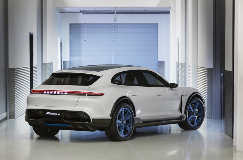 W Genewie debiutuje Porsche Mission E Cross Turismo –...