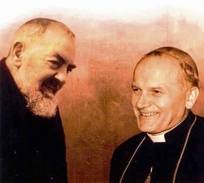Karolowi Wojtyle od 26. roku życia towarzyszyły niezwykłe doświadczenia mistyczne! Na zdjęciu z ojcem Pio. FOT. OKŁADKA KSIĄZKI ANDREA TORNIELLEGO