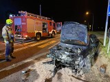 Wypadek na drodze wojewódzkiej numer 483 w Bogumiłowicach. Pijany 22-latek uderzył w lampę i skarpę 