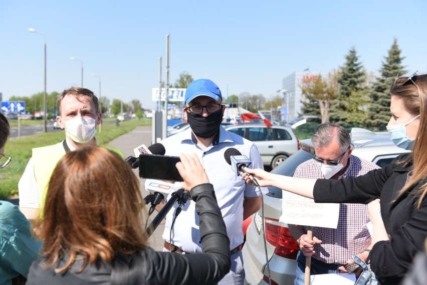 W maju związkowcy pikietowali przed siedzibą WORD w Toruniu.