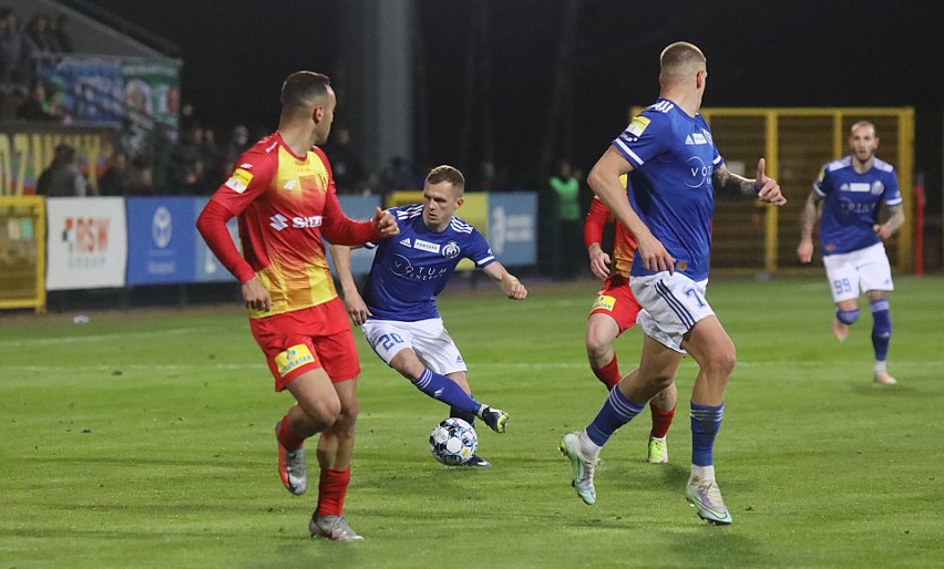 Miedź Legnica - Korona Kielce 1:1. Miedź zatrzymana, ale nie pokonana w meczu na szczycie Fortuna 1 ligi (RELACJA, ZDJĘCIA)