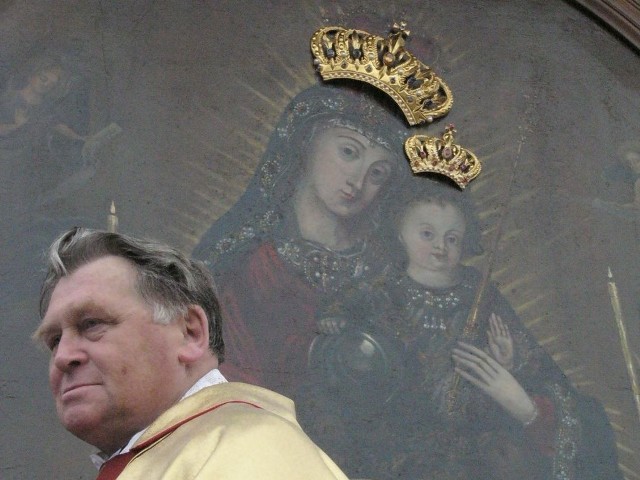 10 lat temu, 3 czerwca 2007 roku na włoszczowskim stadionie miało miejsce najważniejsze wydarzenie religijne roku – ukoronowanie papieskimi koronami cudownego obrazu Matki Bożej z Dzieciątkiem Jezus.
