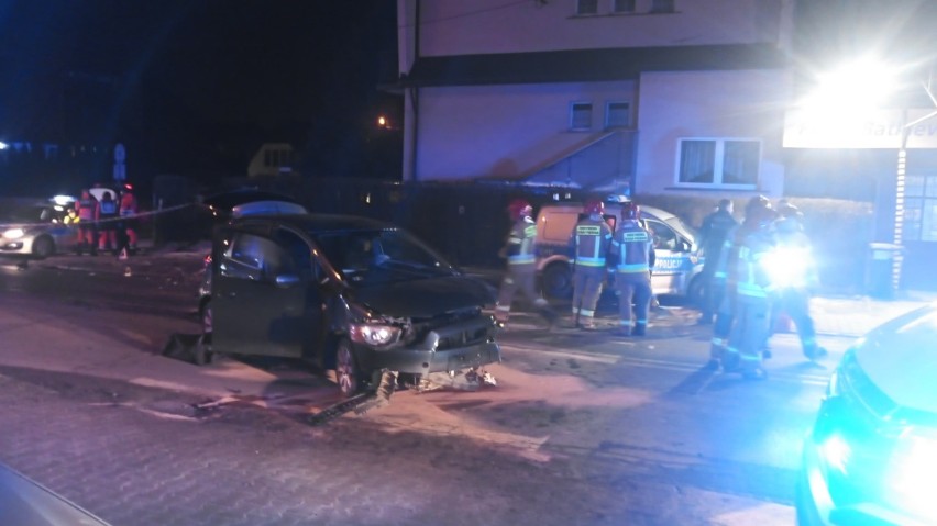 Nowy Targ. Radiowóz zderzył się z samochodem osobowym. Ucierpiały dwie osoby [ZDJĘCIA]