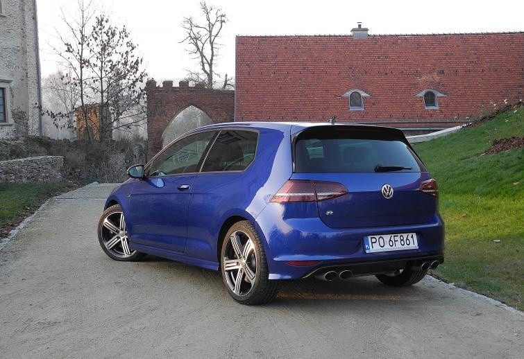 Testujemy: Volkswagen Golf R - rakietowy kompakt