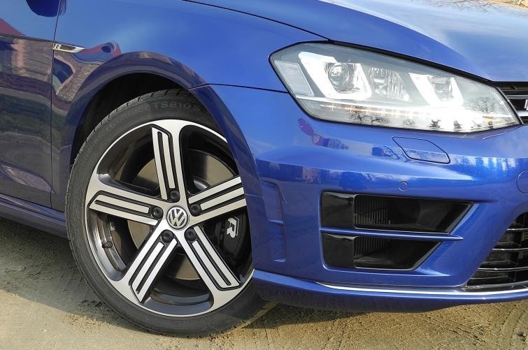 Testujemy: Volkswagen Golf R - rakietowy kompakt