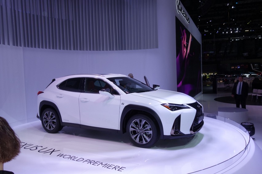 Lexus UX...