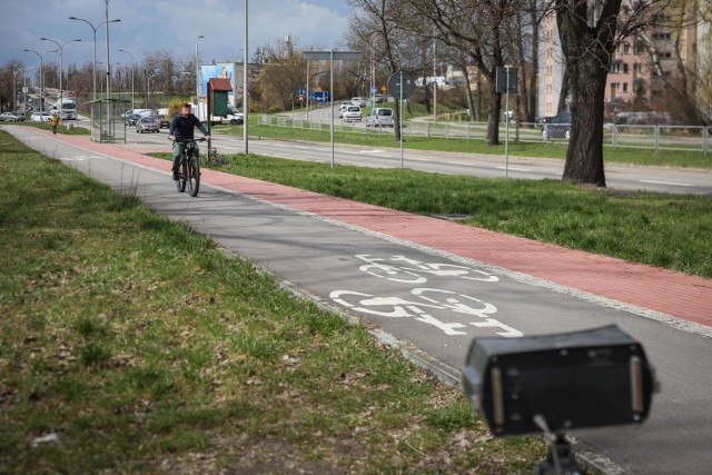 APO, nowoczesne urządzenie do pomiaru prędkości jednośladów na wyposażeniu świętokrzyskiej policji.