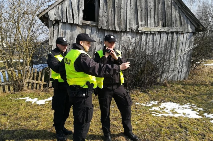 Gmina Białobrzegi. Wielka obława na uciekinierów z zakładu karnego w Stawiszynie. Zostali zatrzymani. Grozi im 2 lata więzienia więcej