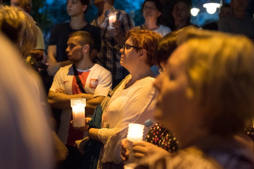 Ponad 1000 osób na proteście na placu Daszyńskiego w Opolu...